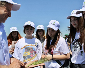 Кубанский ГАУ устроил «День поля» для агротехклассников